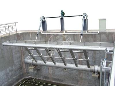 Revolving water decanter